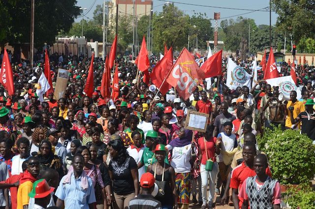 Manifestacion-Uagadugu-capital-Burkina-Faso_LNCIMA20141029_0082_27