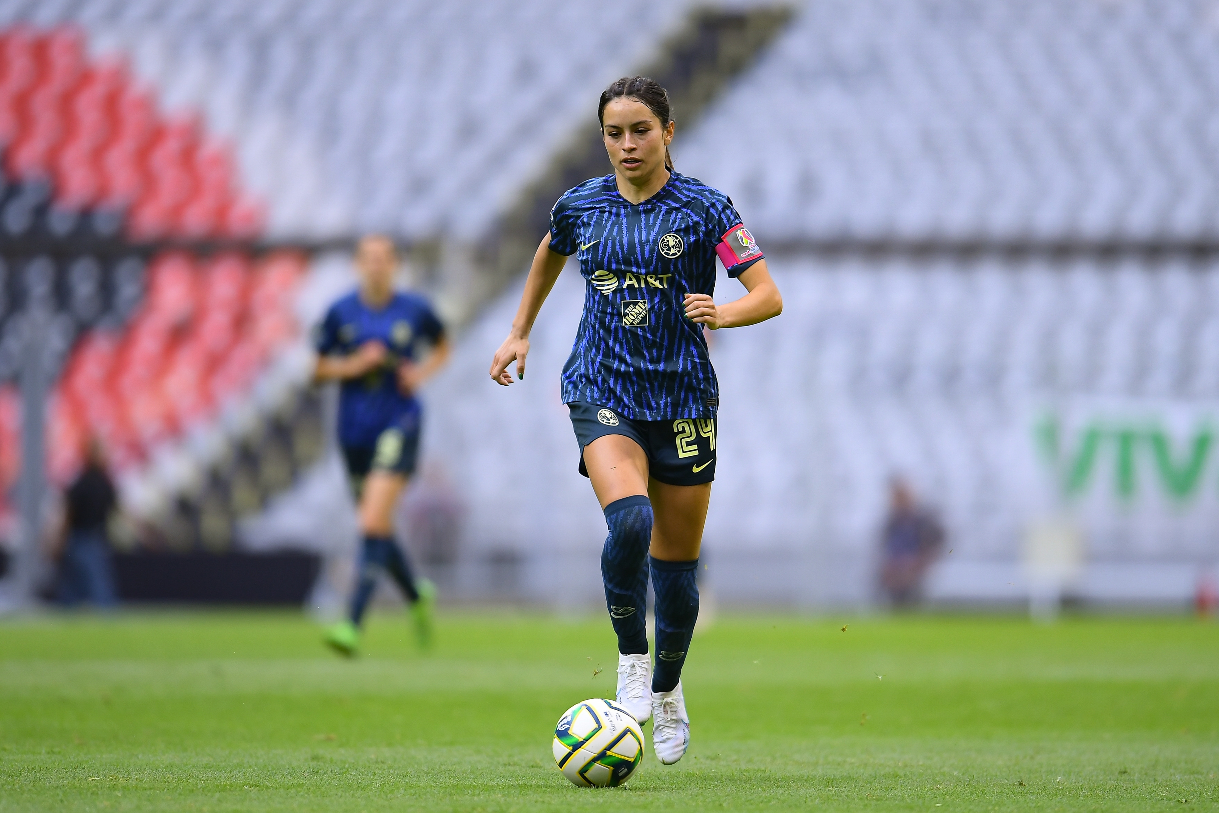 Scarlett Camberos will not return to America after months of harassment;  the club negotiates the transfer of her to the NWSL