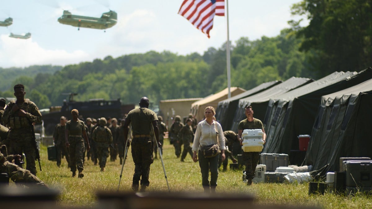 Kirsten Dunst as Lee in Civil War 