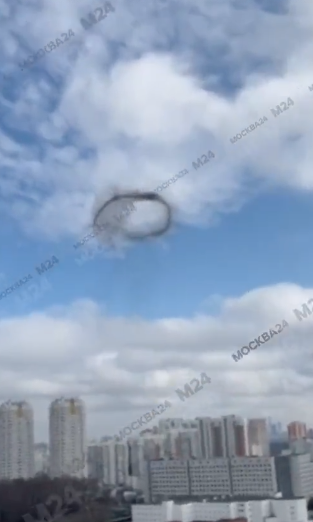 black-smoke-circle-over-russia-video-photo