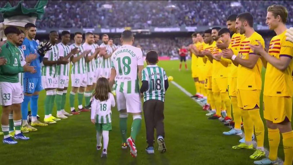 Chinese skin: The images of Betis' farewell to Andrés Guardado