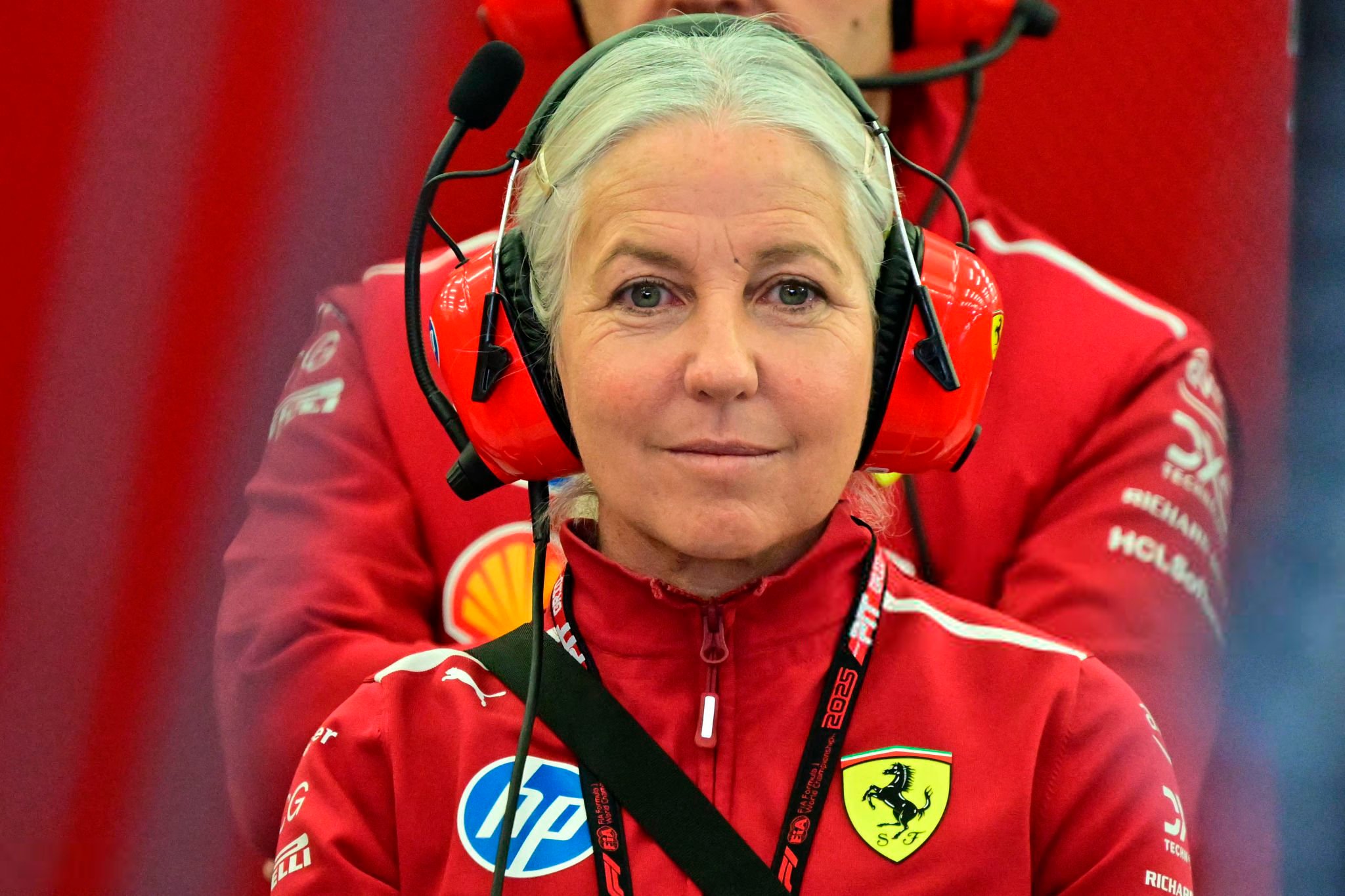 Angela Cullen en Ferrari