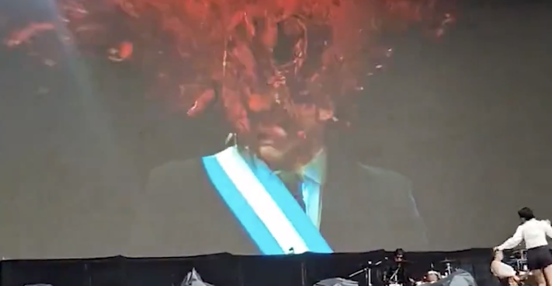 dum-chica-video-javier-milei-cabeza-explota-lollapalooza-1