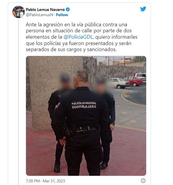 The brutal attack on a man in a street situation by two police officers from Guadalajara