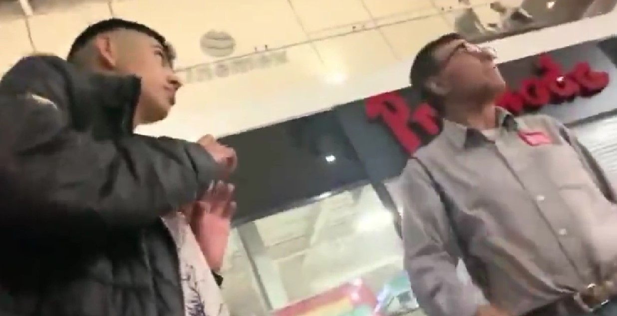 Gay couple discriminated for giving "bad image" in commercial square of Puebla