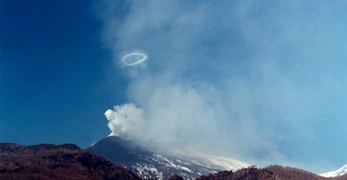 ring-smoke-volcano-etna
