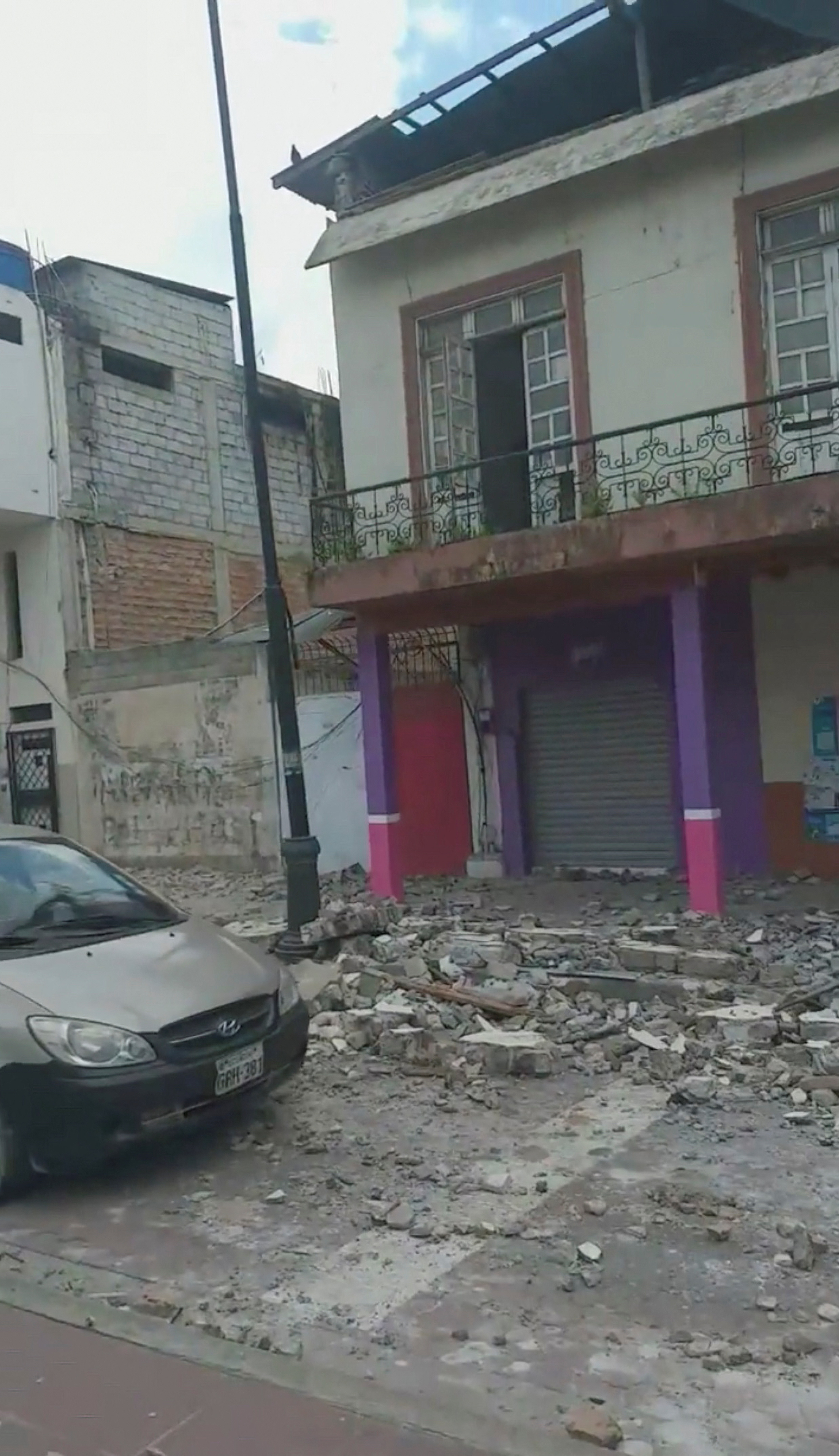Photos, videos and victims: The images and ravages of the earthquake in Ecuador