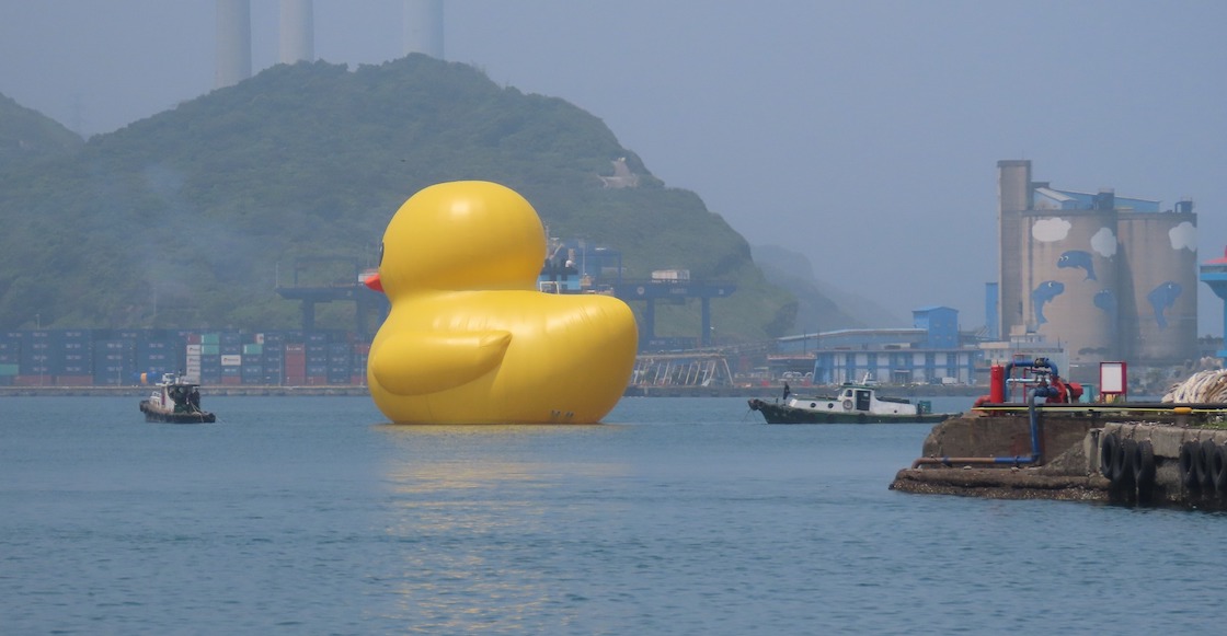 giant-rubber-duck-taiwan-hong-kong-strikeout-return-revenge-3