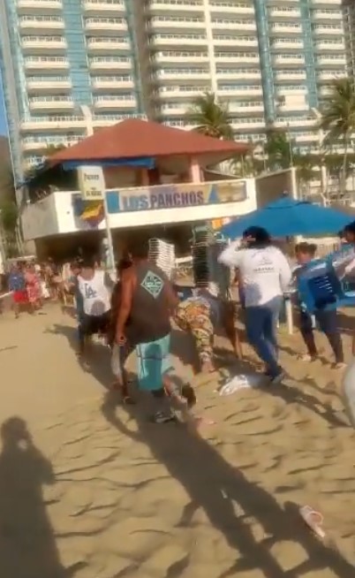 With sticks and chairs!  Several injured after pitched fight in Acapulco
