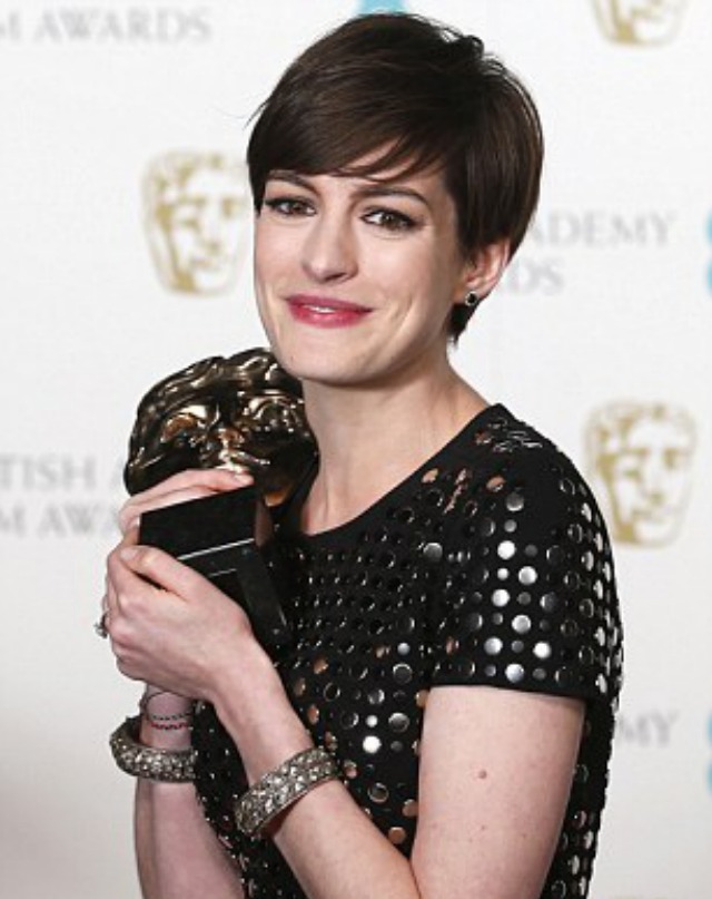 Mejor actriz de reparto fue Anne Hathaway por "Les Miserables".
