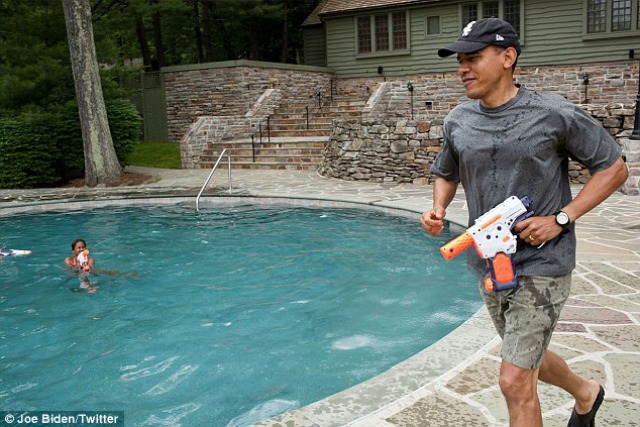 Anteriormente, ésta era la única imagen de Obama con un "arma".