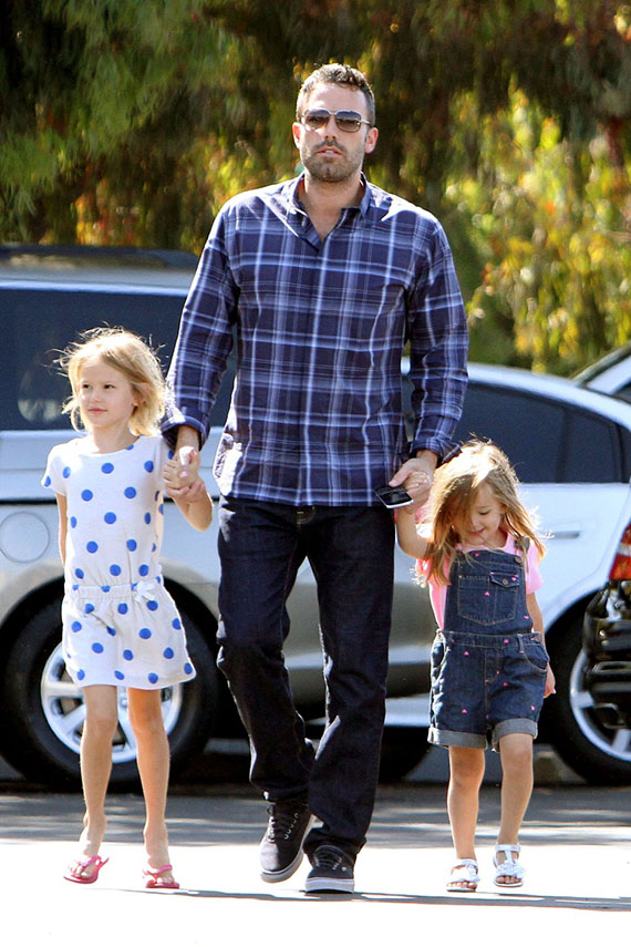 Ben Affleck takes his daughters Violet and Seraphina to the Brentwood farmers market