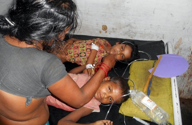 india niños mueren envenenados