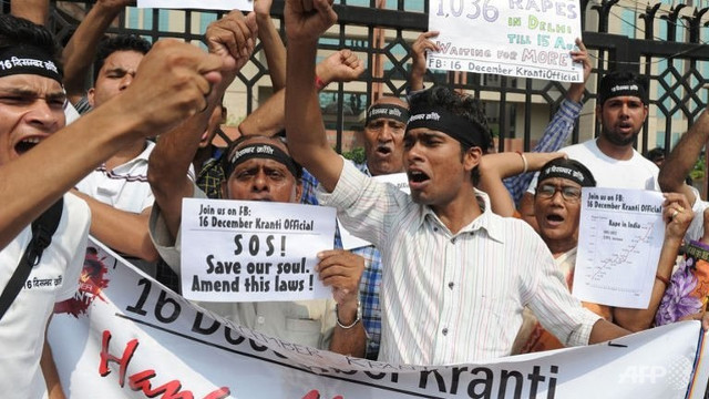 indian-protestors-shouts