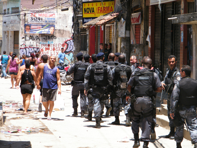 Policiais_ocupam_Complexo_do_Alemao