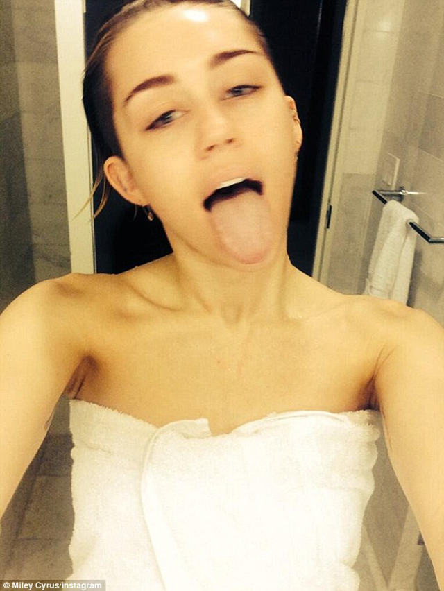 Miley-Cyrus-baño