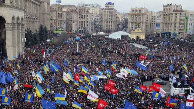 Protesta-Ucrania-reune-personas_MEDIMA20131201_0140_5
