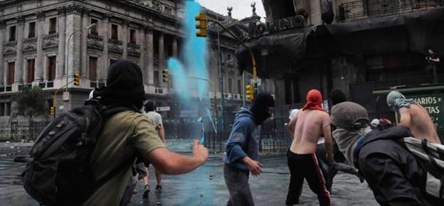 argentino_protesta