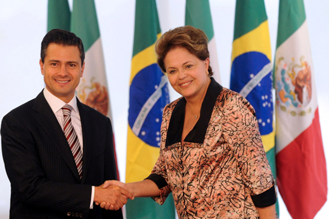 Meksykański-prezydent-elekt-Enrique-Pena-Nieto-L-wita-prezydenta-Brazylii-Dilma-Rousseff-R-w-Planalto-pałacu-w-Brasilia-Brazylia-fot.-Fernando-Bizerra-Jr.-PAP-EPA