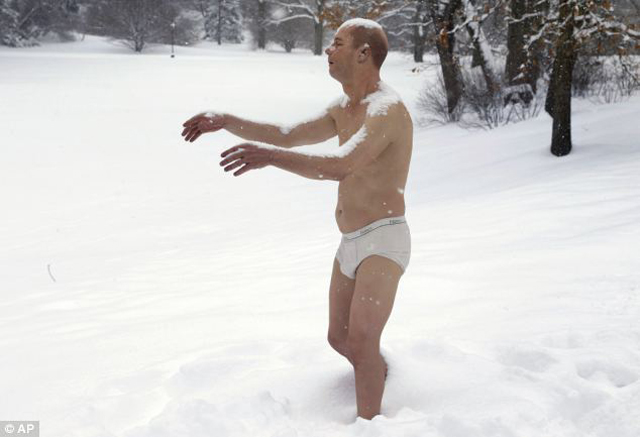 naked_man_snow3