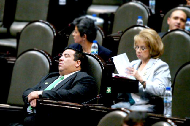 legislador_dormido