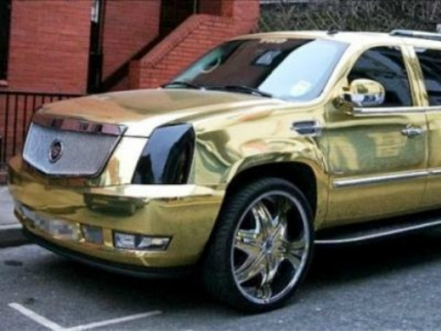coche dorado
