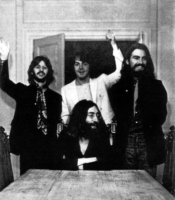 The-Beatles-last-photo-shoot-at-John-Lennons-home-at-Tittenhurst-Park-Ascot-UK1969