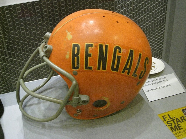 bengals-helmet-retro