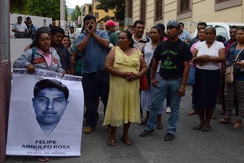 familiares ayotzinapa