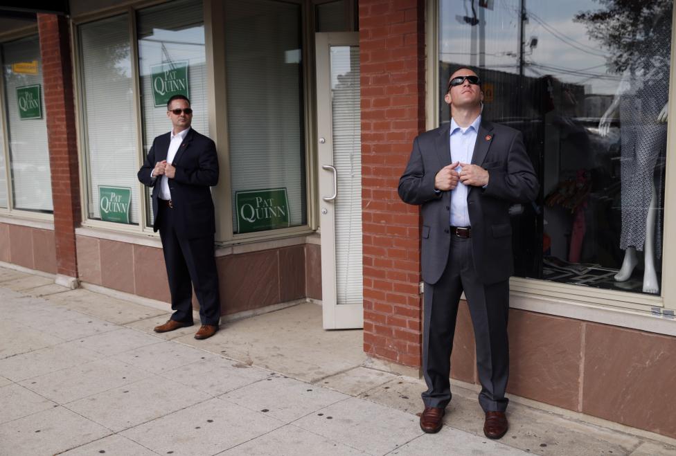 Secret Service agents keep watch as U.S. President Barack Obama visits a Pat Quinn campaign office in Chicago