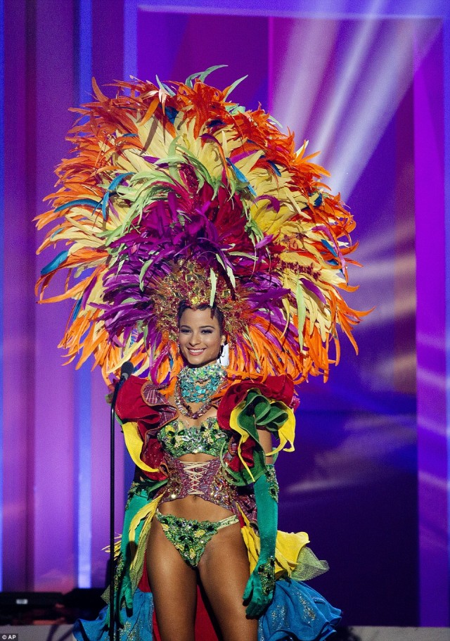 24EF67CF00000578-2921405-Miss_Jamaica_Kaci_Fennell_came_dressed_as_in_carnival_gear_which-a-4_1421972020469