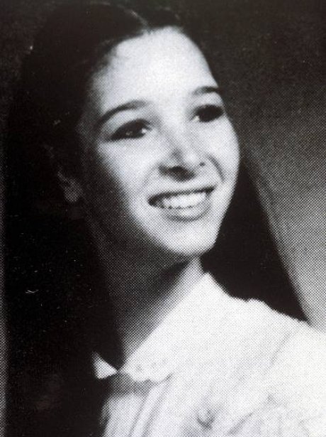 lisa-kudrow-celebrity-yearbook-pictures-1368458345-view-1
