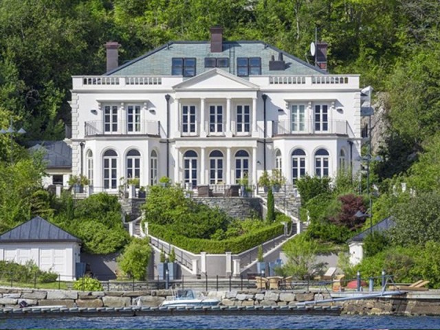 norway-a-95-million-classic-english-style-manor-sits-on-the-waterfront-in-bergen