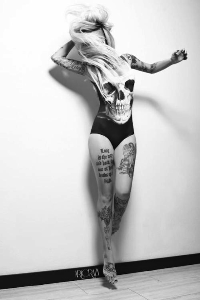 sexy-inked-girls-tattoos-tatts-chicquero-skull-tattoos