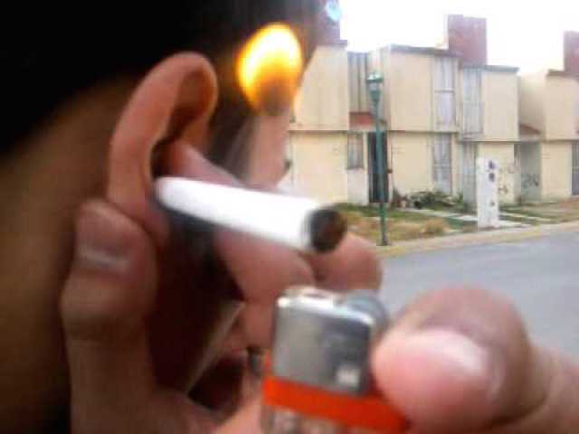 cigarro_oido_d