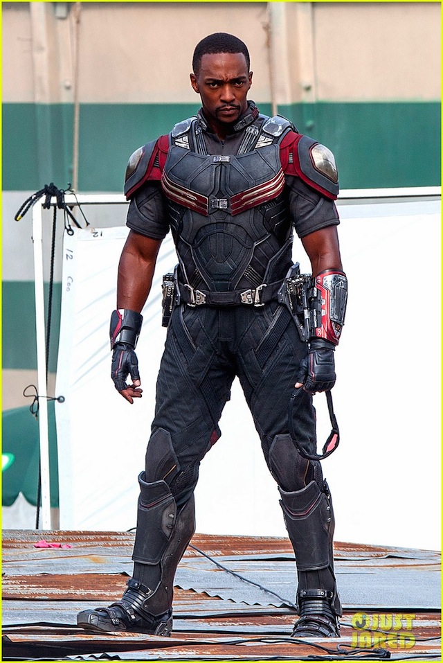 chris-evans-anthony-mackie-get-to-action-captain-america-civil-war-01