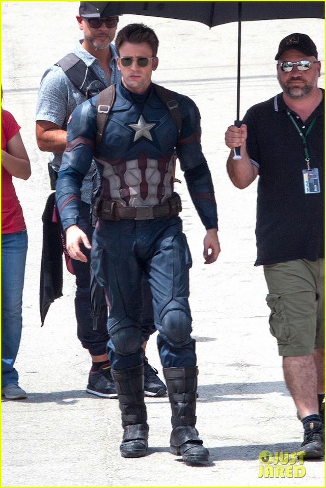 chris-evans-anthony-mackie-get-to-action-captain-america-civil-war-05