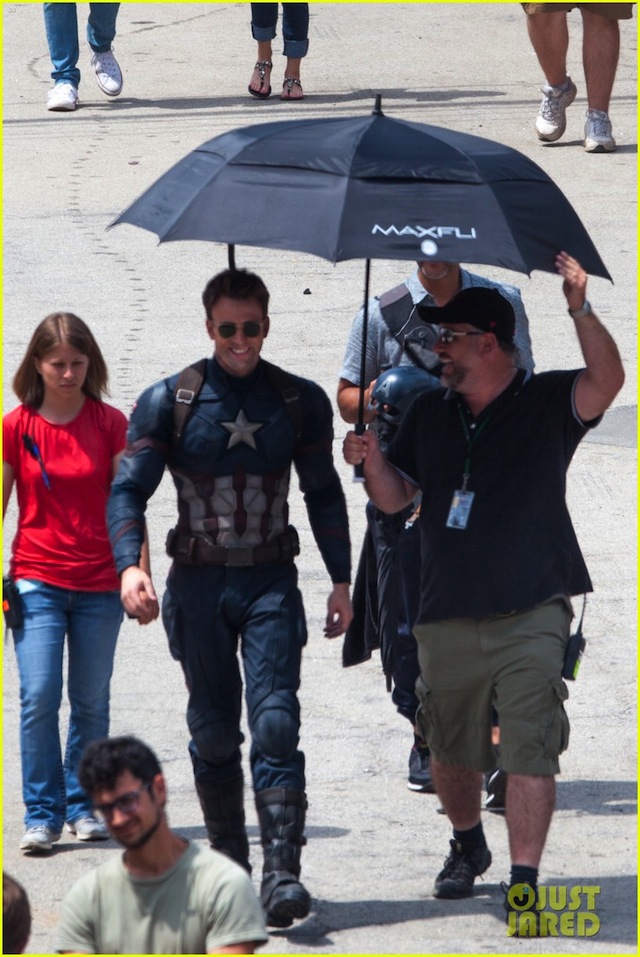chris-evans-anthony-mackie-get-to-action-captain-america-civil-war-35