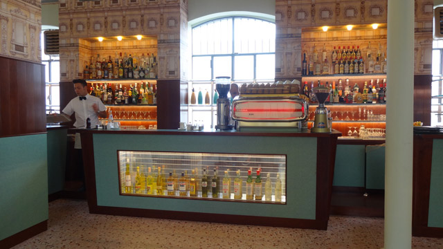 Bar-Luce-Wes-Anderson-Sopitas-3