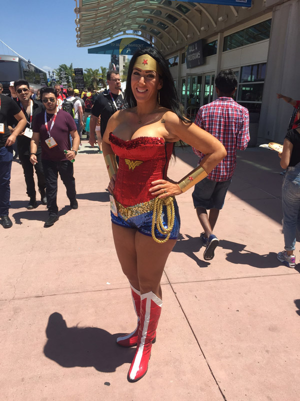 Comic-Con-Sexy-2015-3