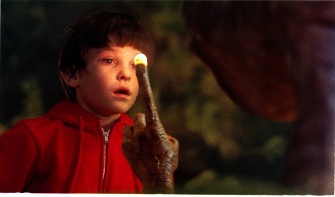 Henry-Thomas-and-E.T.-Glowing-Finger