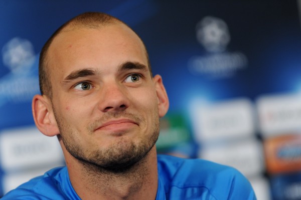 (FILES) This photo taken on April 19, 2010, shows Inter Milan's Dutch midfielder Wesley Sneijder looking on as he attends a press conference at "la Pinetina" in Appiano Gentile on the eve of their UEFA Champions League football match against Barcelona FC. Sneijder, who was asked by Inter Milan to agree to a pay reduction and a longer contract, could play on December 2 in the Italian Football Championship, according to the team's coach.  AFP PHOTO/ GIUSEPPE CACACE