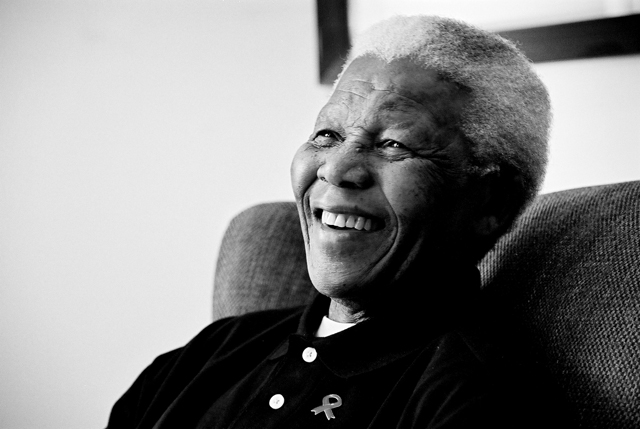 Nelson-Mandela-sonrie