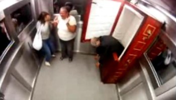 ocupado Majestuoso Derrotado La broma del hombre partido en un ascensor | Sopitas.com