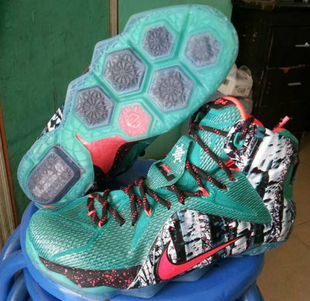 Los tenis navideños de LeBron James | Sopitas.com