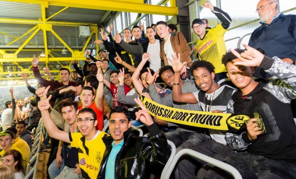 el futbol se solidariza con los refugiados