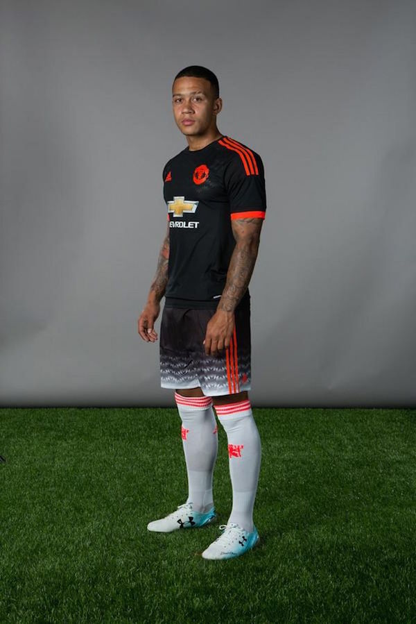 alineación popurrí Mira Adidas lanzó el 3er uniforme del Manchester United - Sopitas.com