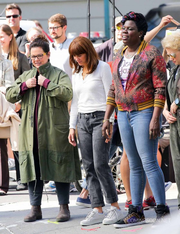Melissa McCarthy, Kristen Wig, and Kate McKinnon On Set For New "Ghostbusters" Movie