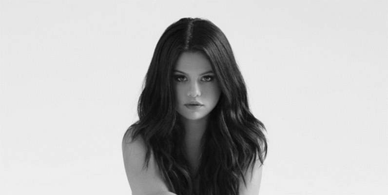 Selena Gomez muestra sus encantos en portada de nuevo disco 