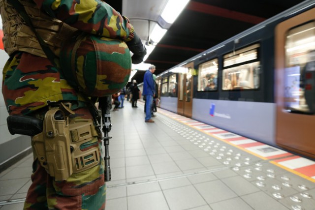 epa05040864 A Belgian soldier observes the platform of a Brussels' metro station following the terror alert level being raised to 4/4, in Brussels, Belgium, 25 November 2015. Regular life began to return to Brussels on 25 November as schools reopened and underground train services partially resumed, despite the city remaining under maximum terrorism alert in the wake of the November 13 attacks on Paris. The Belgian capital has been under security alert level four since 21 November, due to what Belgian Prime Minister Charles Michel described as a 'serious and imminent threat.' EPA/LAURENT DUBRULE